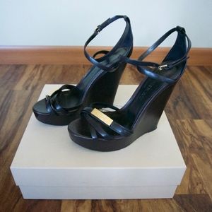 BURBERRY sandals. Size 39